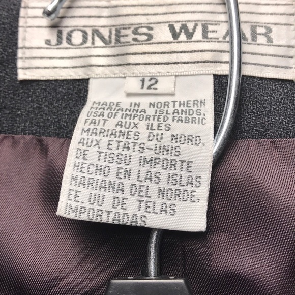 2 piece pant suit. - Picture 2 of 3